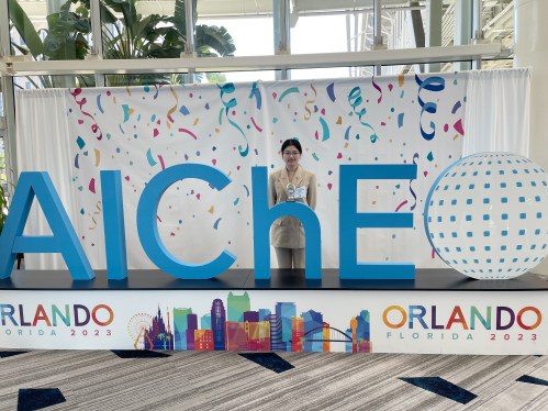 Photograph of Yiwen Su at the 2023 AIChE Meeting